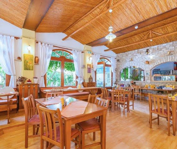 Hotel Venetia Ирайон Екстериор снимка