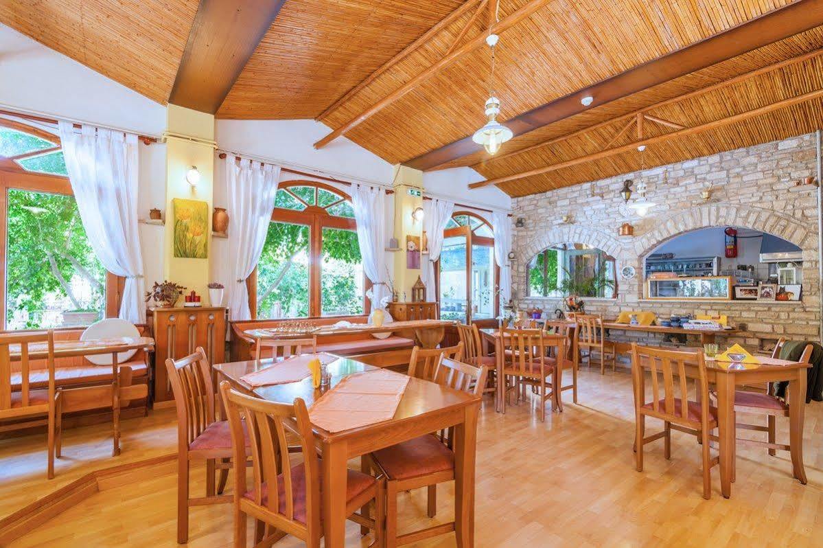 Hotel Venetia Ирайон Екстериор снимка